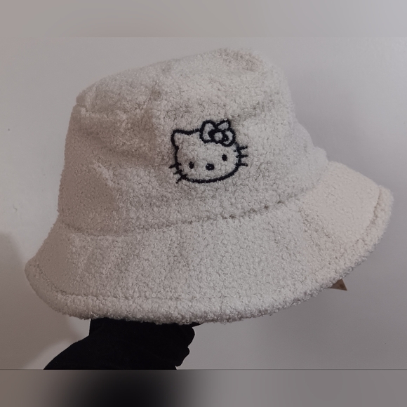 Hello Kitty Accessories - HELLO KITTY BUCKET HAT (NWT)